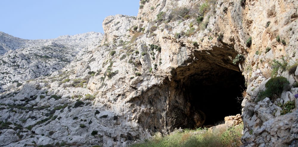 caving, By / GianE at Greek Wikipedia [Attribution], via Wikimedia Commons