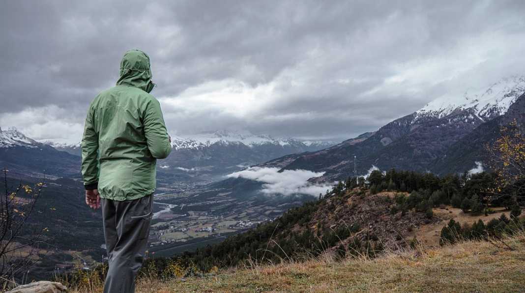 Hiking Gear Tips: Best Rain Jacket Insights