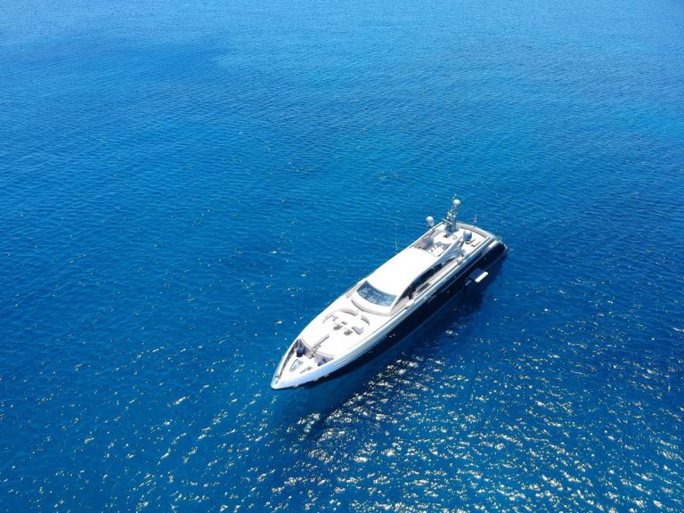 yacht tracker greece