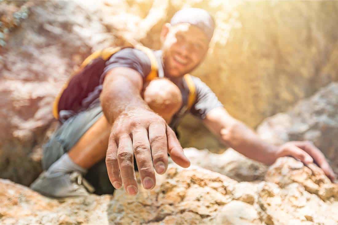 why-do-hands-swell-when-hiking-mindful-travel-experiences